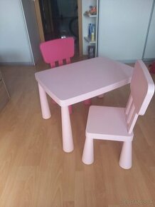 Predám stôl a dve stoličky IKEA Mammut