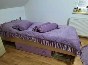 Predám postel 90x200  prírodné drevo/fialova