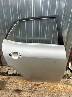 Predám dvere na toyota Auris 2006-2012 PZ