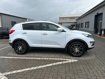 Automobil KIA Sportage 2.0 CRDi VGT 4WD EX A/T