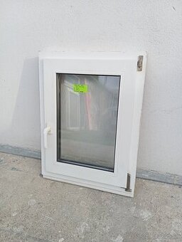 Malé plastové okno 60x80 - 1