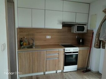 prenájom – 1-izbový byt v Seredi