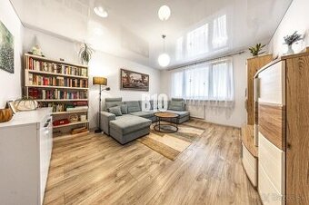 REZERVOVANÉ - ZREKONŠTRUOVANÝ 3 IZBOVÝ BYT S VÝHĽADOM NA MES - 1