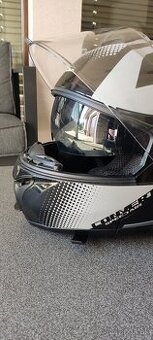 Výklopná moto prilba