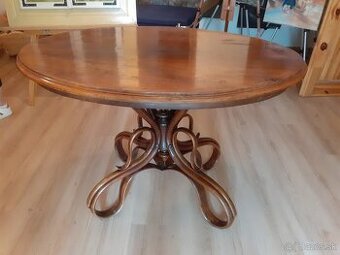 Predám starožitný stôl z ohybaného dreva.