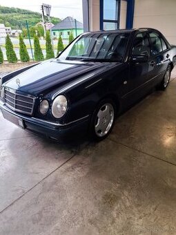 Mercedes-Benz E trieda Sedan 320