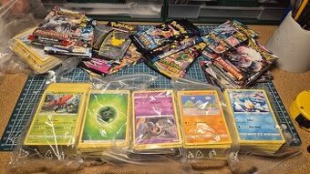 Pokémon karty cca 900+ ks +2 prebuilt decky