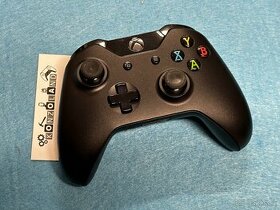 Klasický originálny bezdrôtový Xbox one ovládač