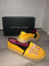 Tommy Hilfiger topánky