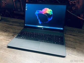 Predám notebook HP15S