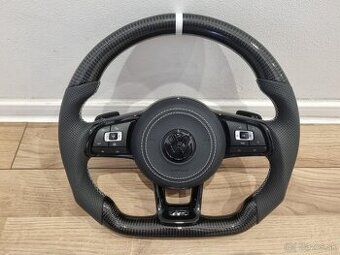 VOLKSWAGEN VOLANT KARBON - PERFOROVANA KOŽA - BIELE ŠITIE