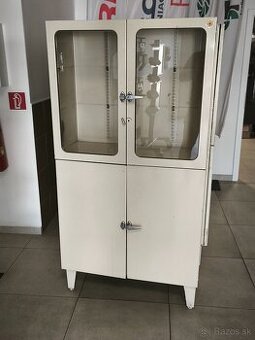 Retro lekárske vitríny - 1