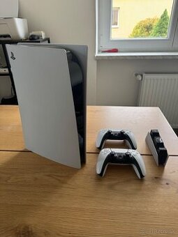 Playstation 5 + 2x ovladač + nabijacia stanica