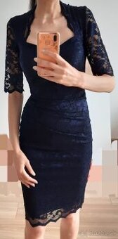 Cipkovane tmavomodre saty