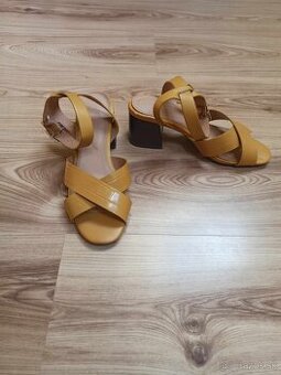 sandalky 38