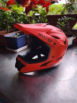 7iDP M1, integrálna prilba - Thruster Red/Black