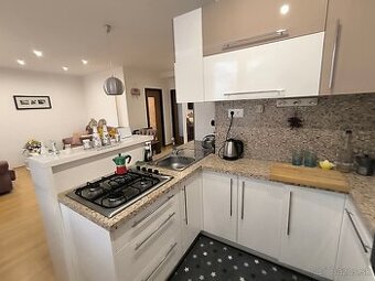 Krásny 3 izbový byt na PREDAJ - KOMÁRNO