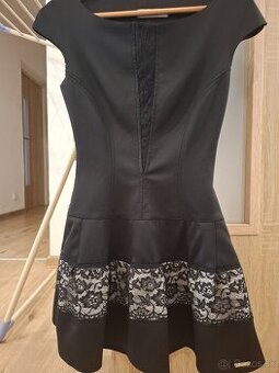 Spoločenské šaty na nižšiu postavu