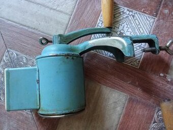 Mlynček na orechy, strúhanku