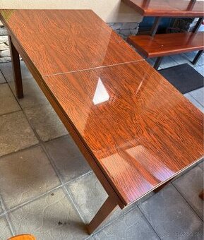 Konferenčný stolík