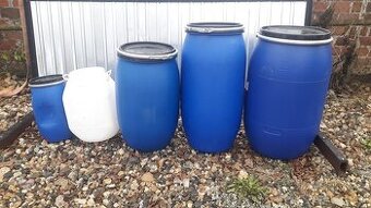 Plastové a plechové sudy