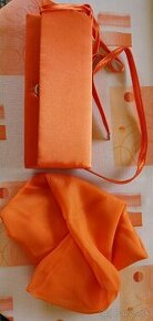 Darujem oranžovú minikabelku aj so šálom