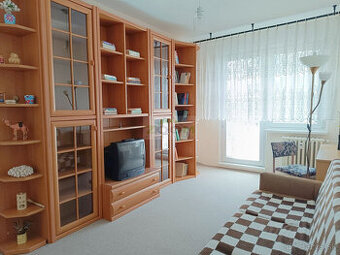 REZERVOVANÉ - veľkometrážny 3 izbový byt s loggiou, 81m2