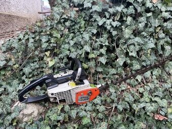 Motorové záhradné nožnice na živý plot Stihl HS202