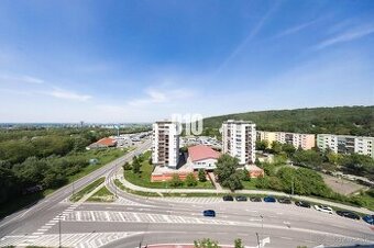 NA PRENÁJOM PRIESTRANNÝ 3-IZBOVÝ BYT PO KOMPLETNEJ REKONŠTRU