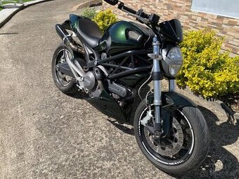 Ducati Monster 696