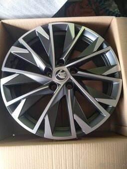 18" alu ŠKODA KAROQ originál model HYDRUS.