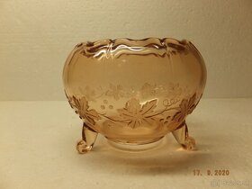 Art Deco, moc hezká rosalinová dóza na nožičkách.