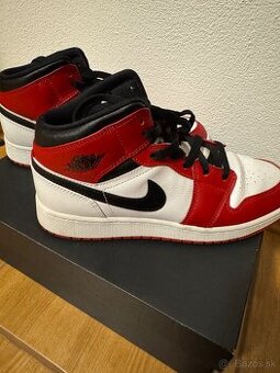 Jordan 1 Mid Chicago 2020