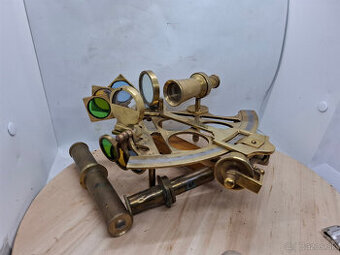 Predám starý námorný sextant + dva okuláre 120 €