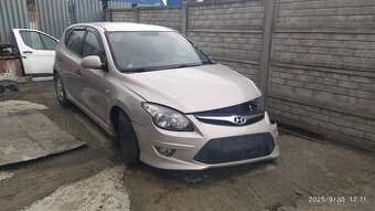 HYUNDAI I 30 1,4 benzín 2012