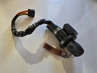 Spínacia skrinka Dacia Logan 1749060-1