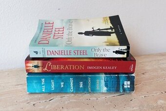 3 anglické knihy z období druhé světové války