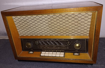 Staré retro rádio Tesla Rondo II, 528A