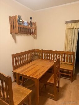 Jedálenská zostava z masívu