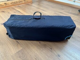 Cestovná postieľka 4 BABY modrá s kolieskami