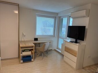 Prenájom 1-izbového bytu s parkovaním a klimatizáciou