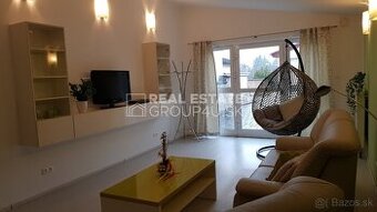 TOP PONUKA: Nadštandardný byt na Dedovci – 2 parkovacie mies