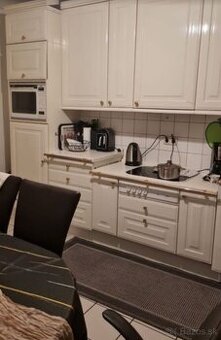 Bílá kuchyně z masivu se spotřebiči Siemens,6116