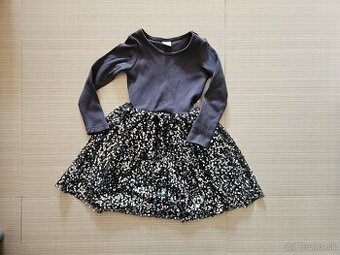 Šaty s flitrovou sukňou, 104