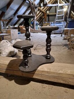 Starý stojan na kvety