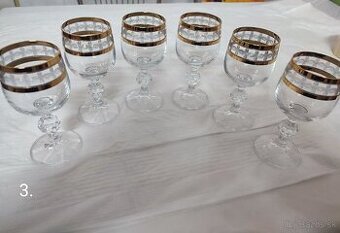 Poháre so zlatým okrajom