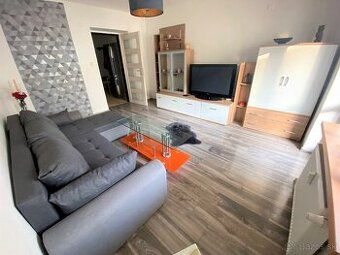 Komplet zariadený 3-izbový byt centrum-na skok od Bulváru