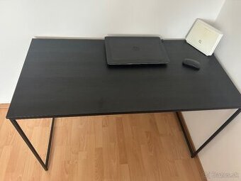 Štýlový minimalistický pracovný stôl (vhodný do kancelárie/i