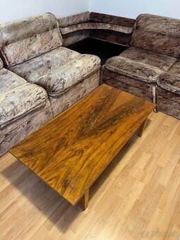 Predám autentický retro konferenčný stolík s unikátnou kresb