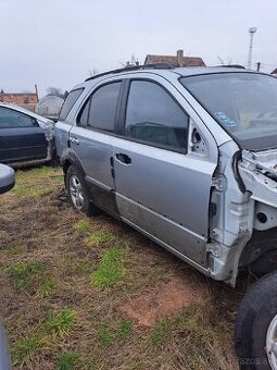 Rozpredam na nd kia sorento 2.5